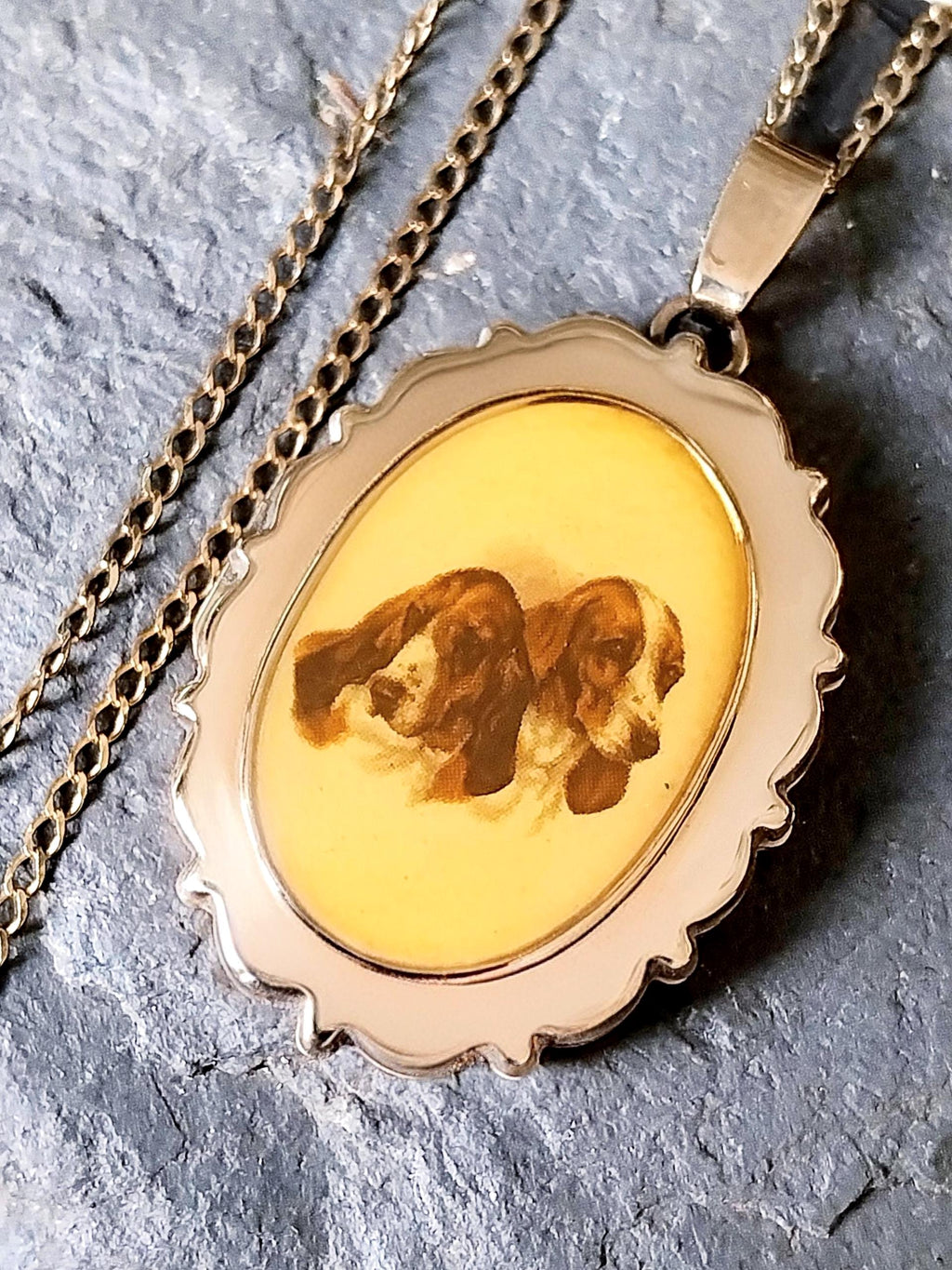 Large 9ct GOLD OVAL LOCKET Necklace - Basset Hound Dog Portrait on 18" chain - 10.1g