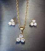 Vintage 9ct GOLD Shamrock Clover Pendant Necklace & Earrings - 2.5g