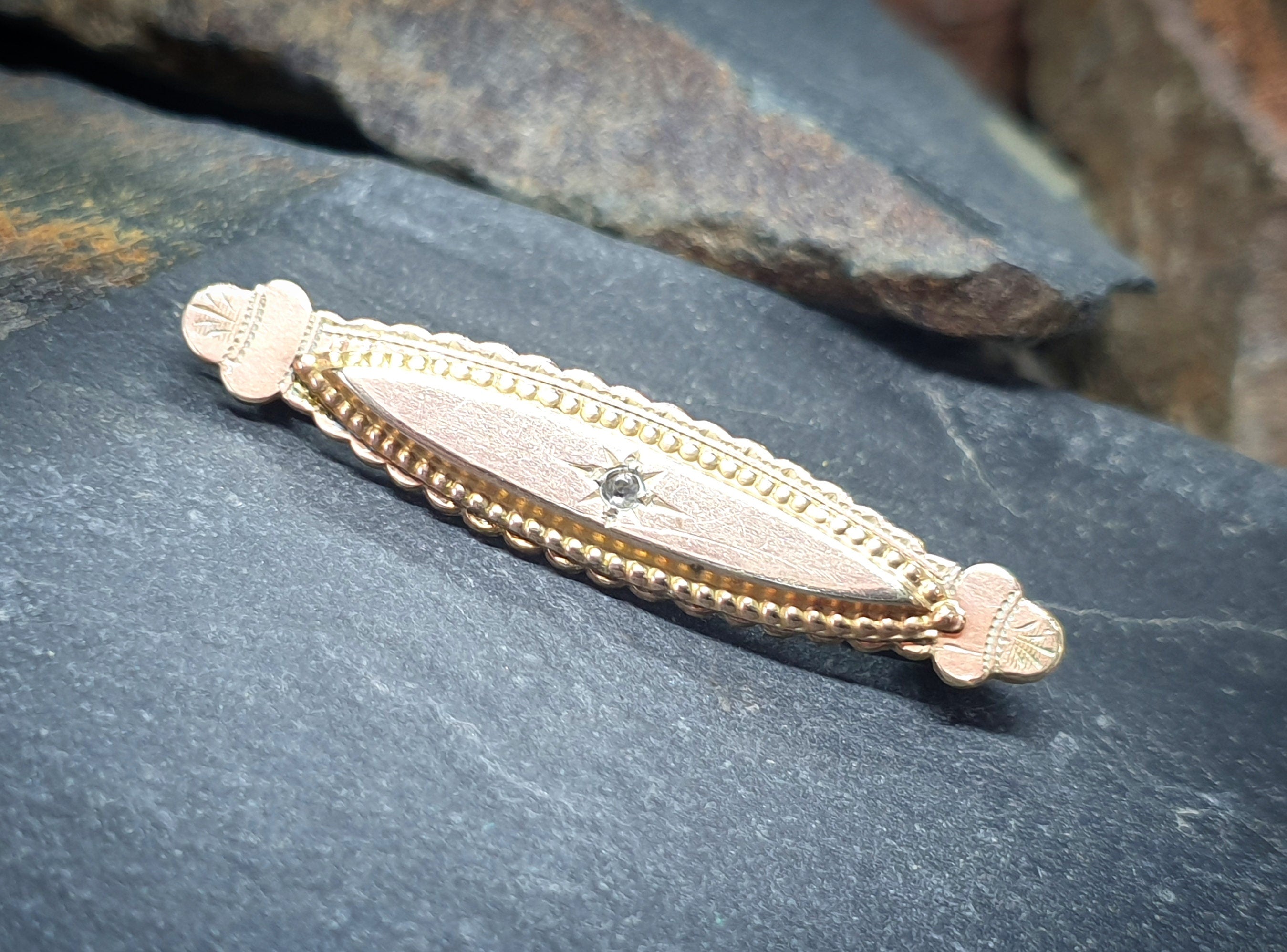 ANTIQUE VICTORIAN BROOCH - Sweetheart, Memorial - 9ct Rose Gold fronted - 4.2g