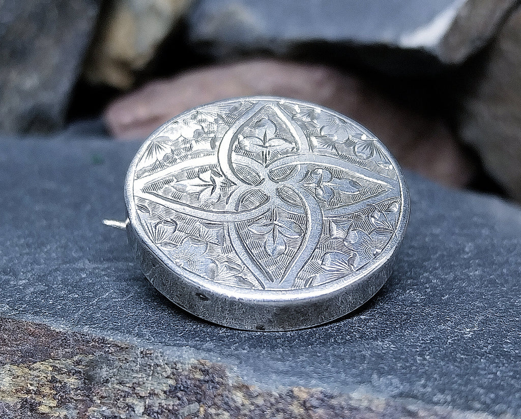 Antique Sterling Silver Circular Button Brooch  - Ivy Leaf Celtic Design - 5.5g
