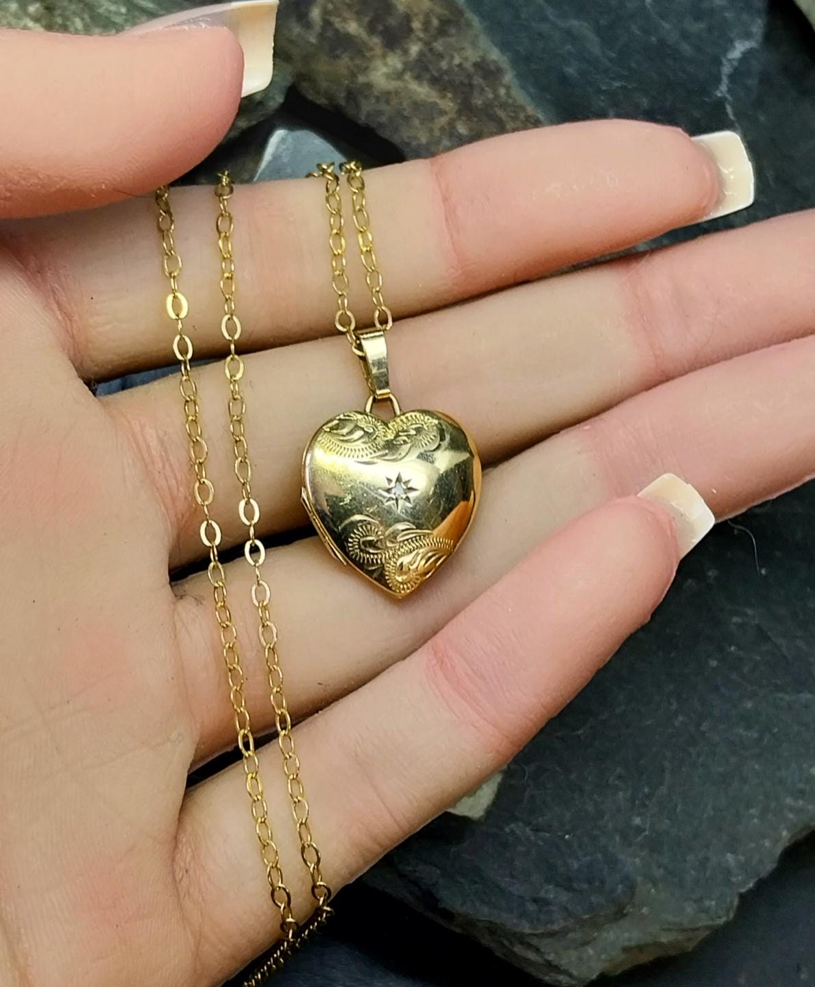 9ct Gold HEART LOCKET Necklace, with diamond on 16" Chain - 2.6g