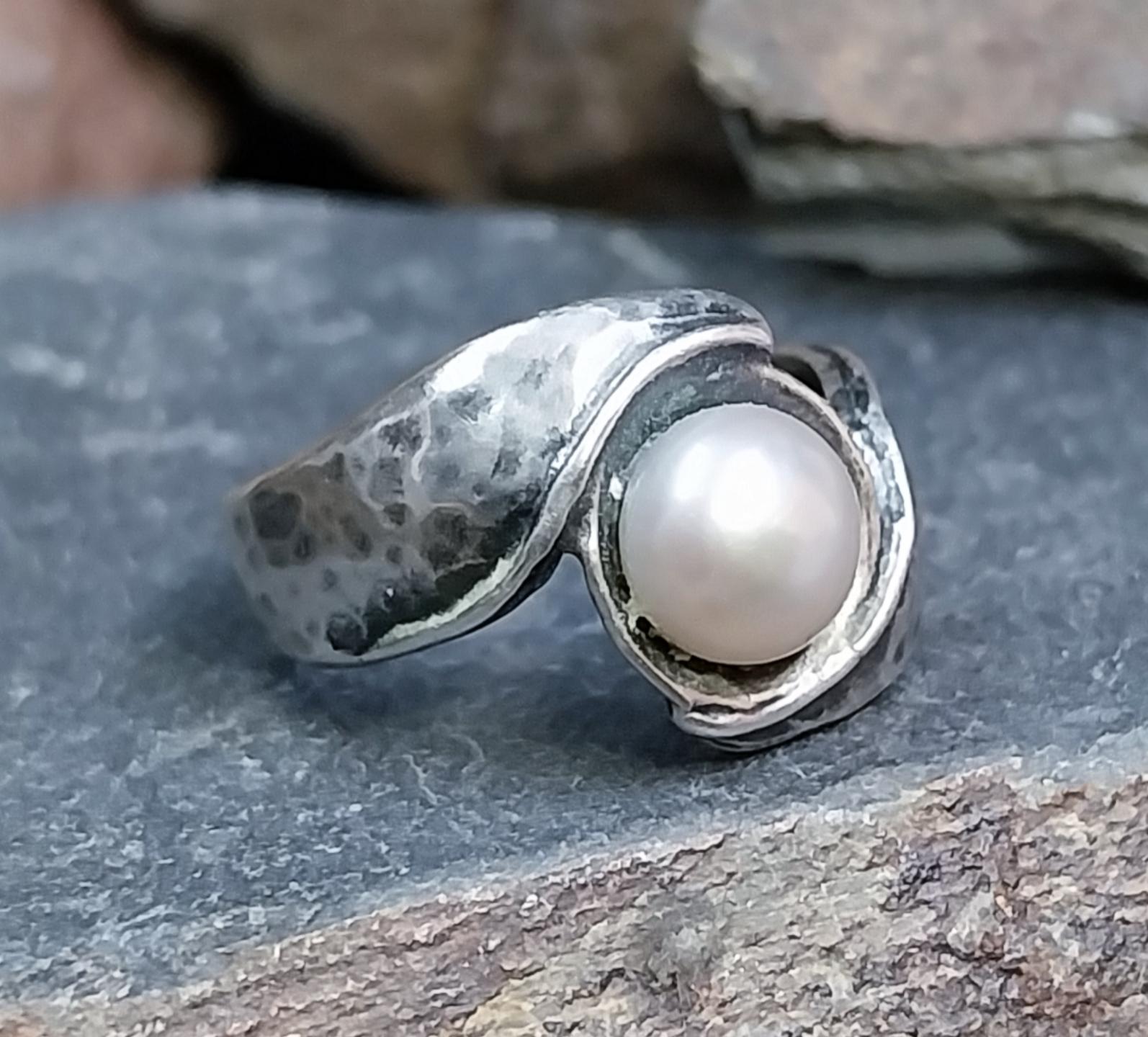 Vintage SILVER MOON Pearl RING - Ethereal - uk size L (6) - 3.1g