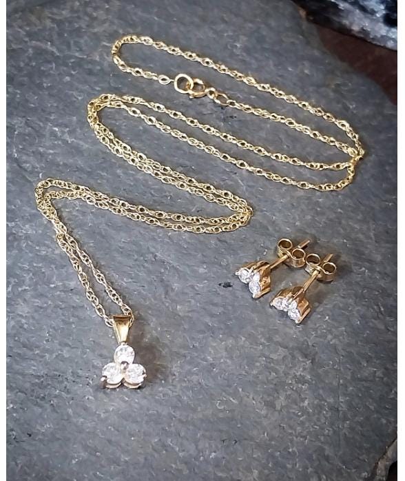 Vintage 9ct GOLD Shamrock Clover Pendant Necklace & Earrings - 2.5g