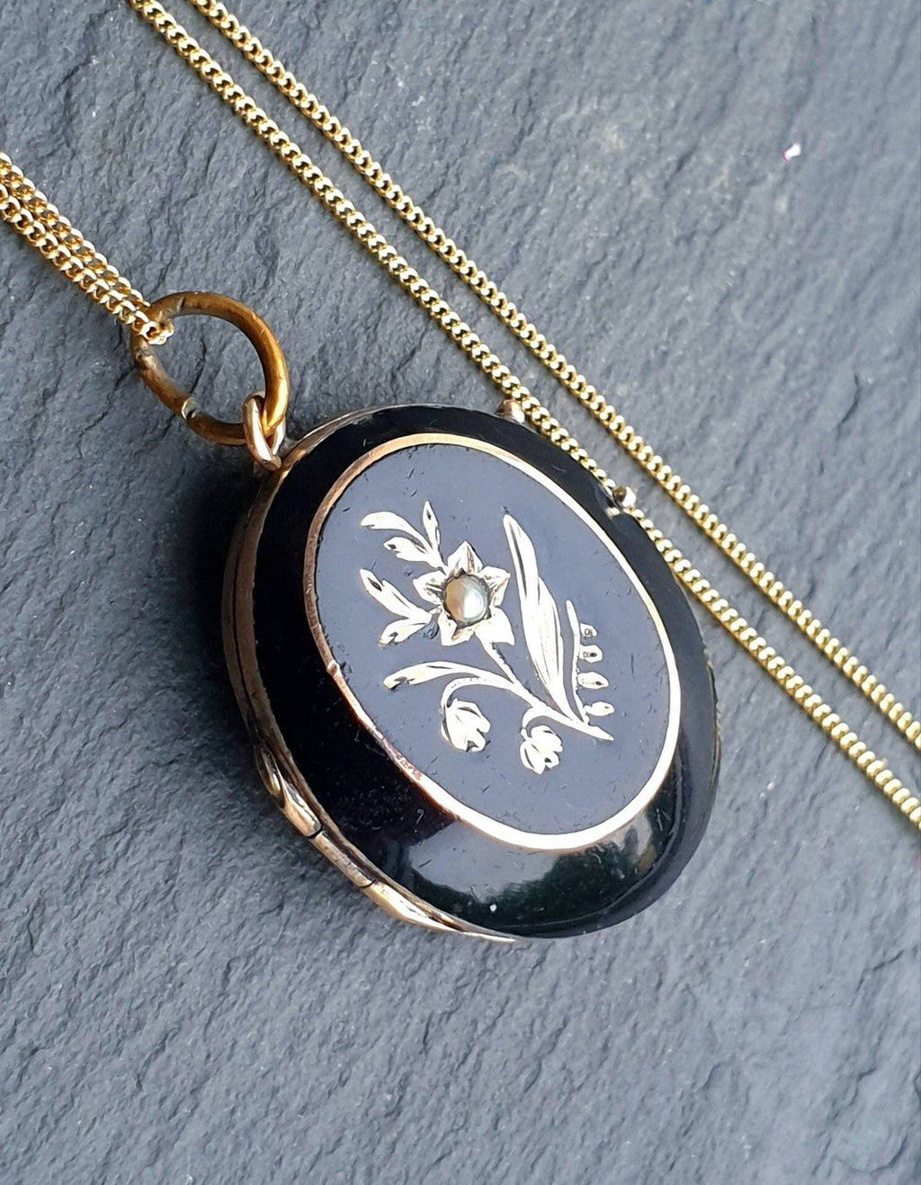VICTORIAN Jet Black & 9ct Gold LOCKET - with 18" Chain - 6.5g