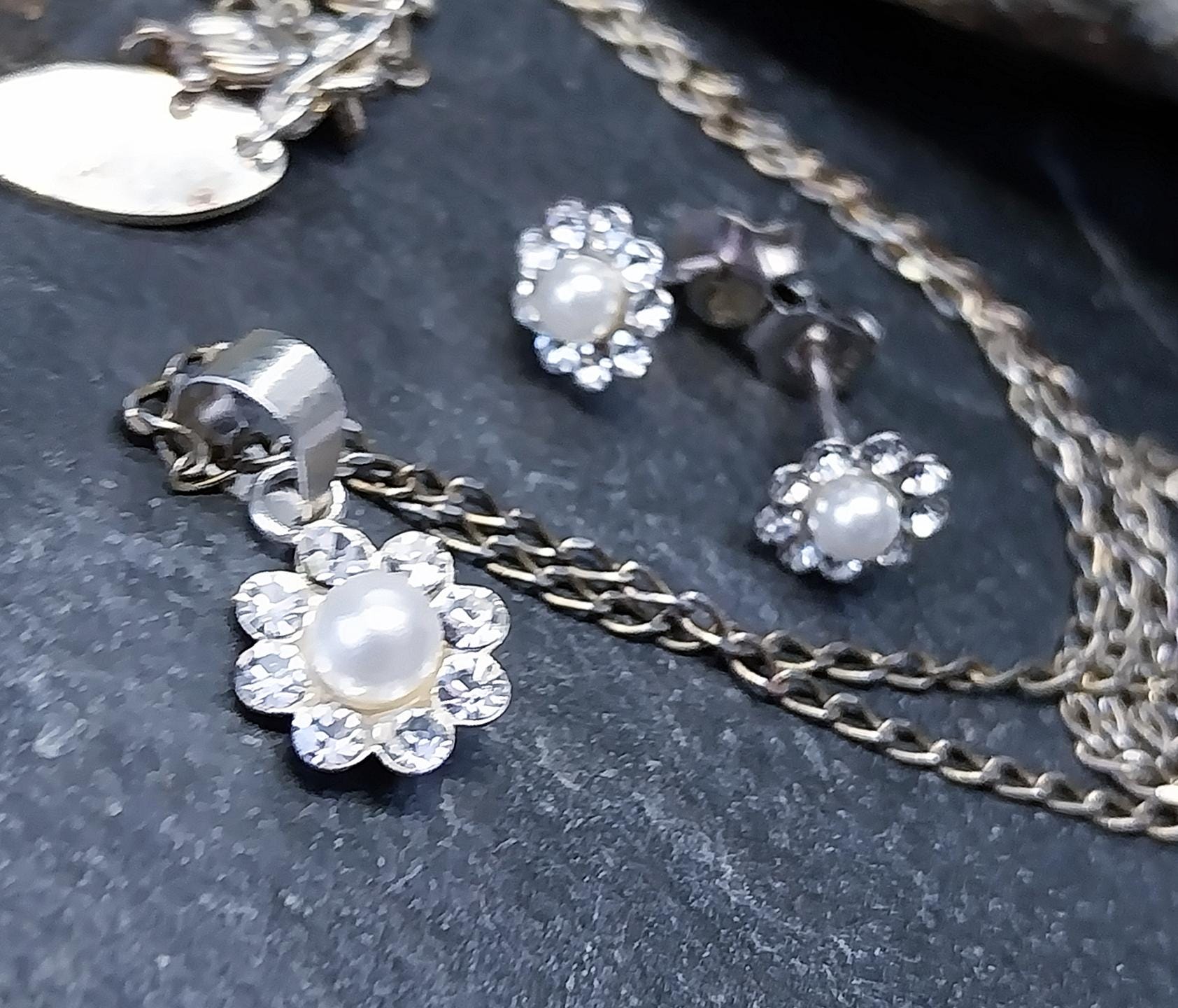 Sterling Silver Daisy Flower  Necklace and Matching Earrings Set - 2.3g