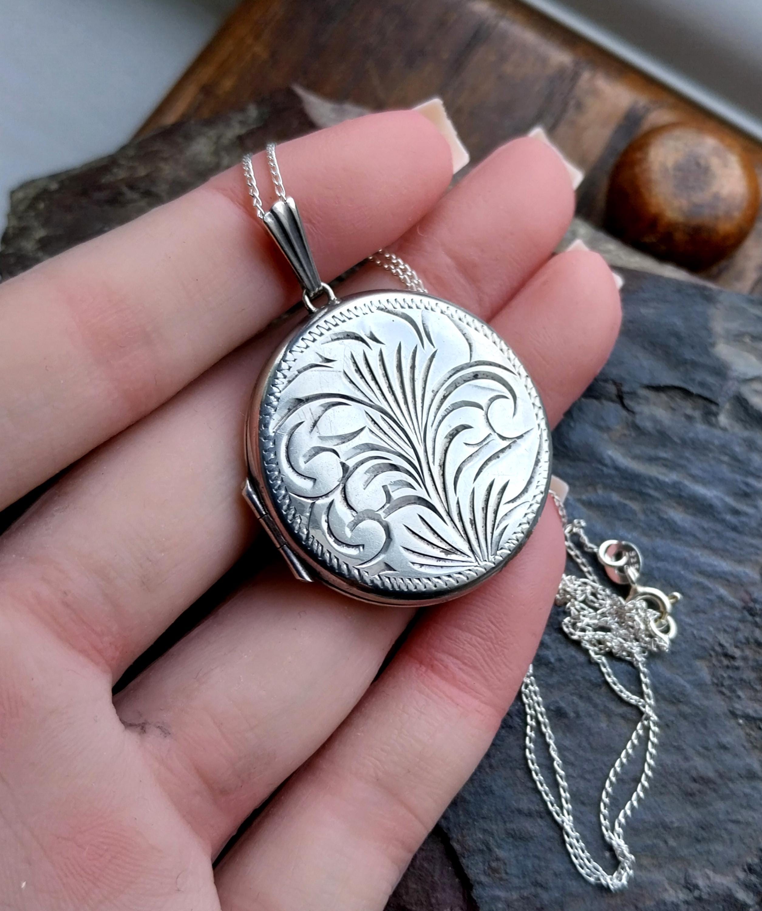 Large Sterling Silver Circular LOCKET Necklace -  on 20" Chain c 1973 - 8.4g