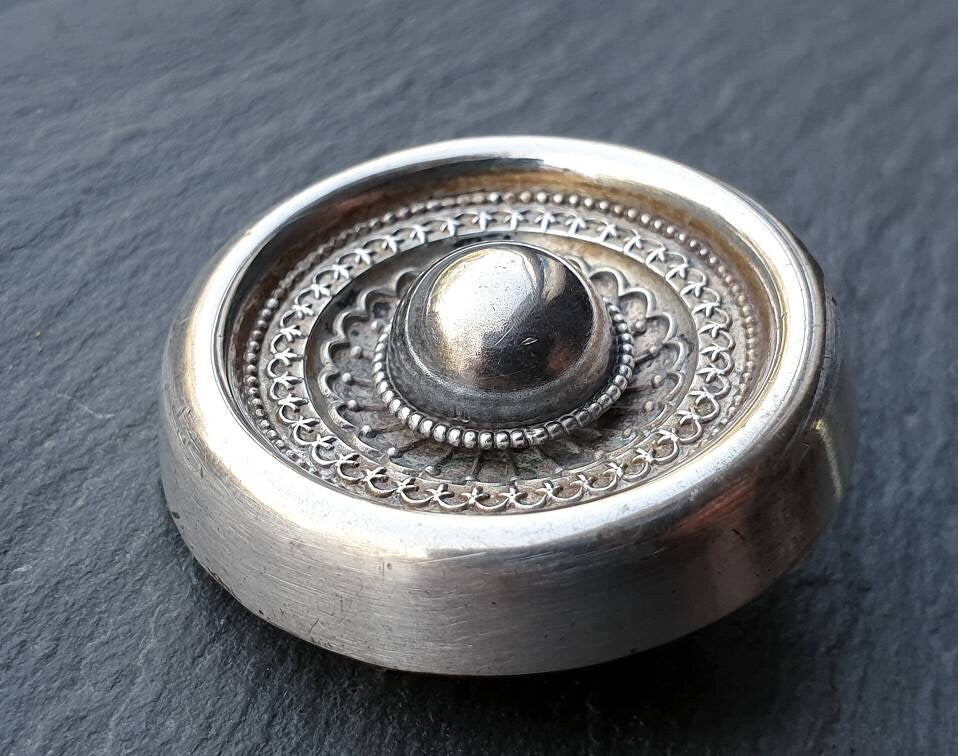 Antique Victorian SILVER ETRUSCAN Bullseye Brooch - 9.1g
