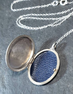 STERLING SILVER Locket Necklace - Engraved 'Linda' - with 18" Chain - 5g