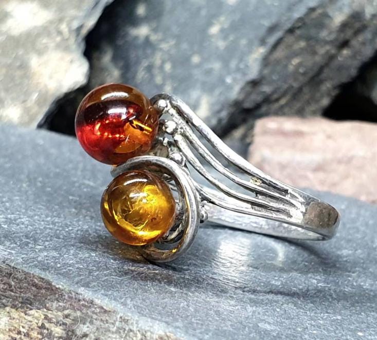 Sterling SILVER AMBER RING - Honey Amber - Size uk M 1/2 (6.5) - 3.2g