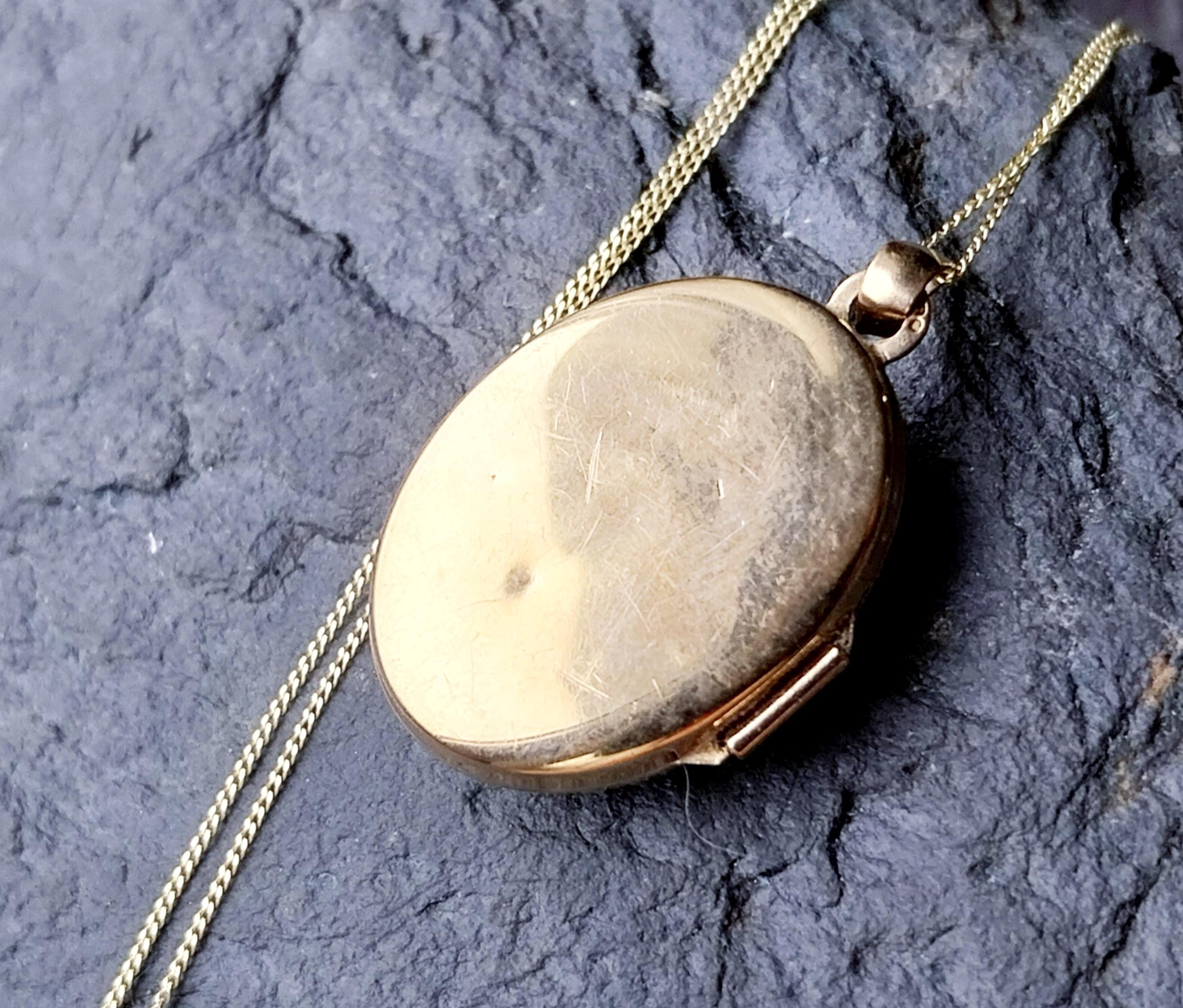 9ct GOLD and BLUE ENAMEL Scroll Locket Necklace & 18" Chain - 2.7g