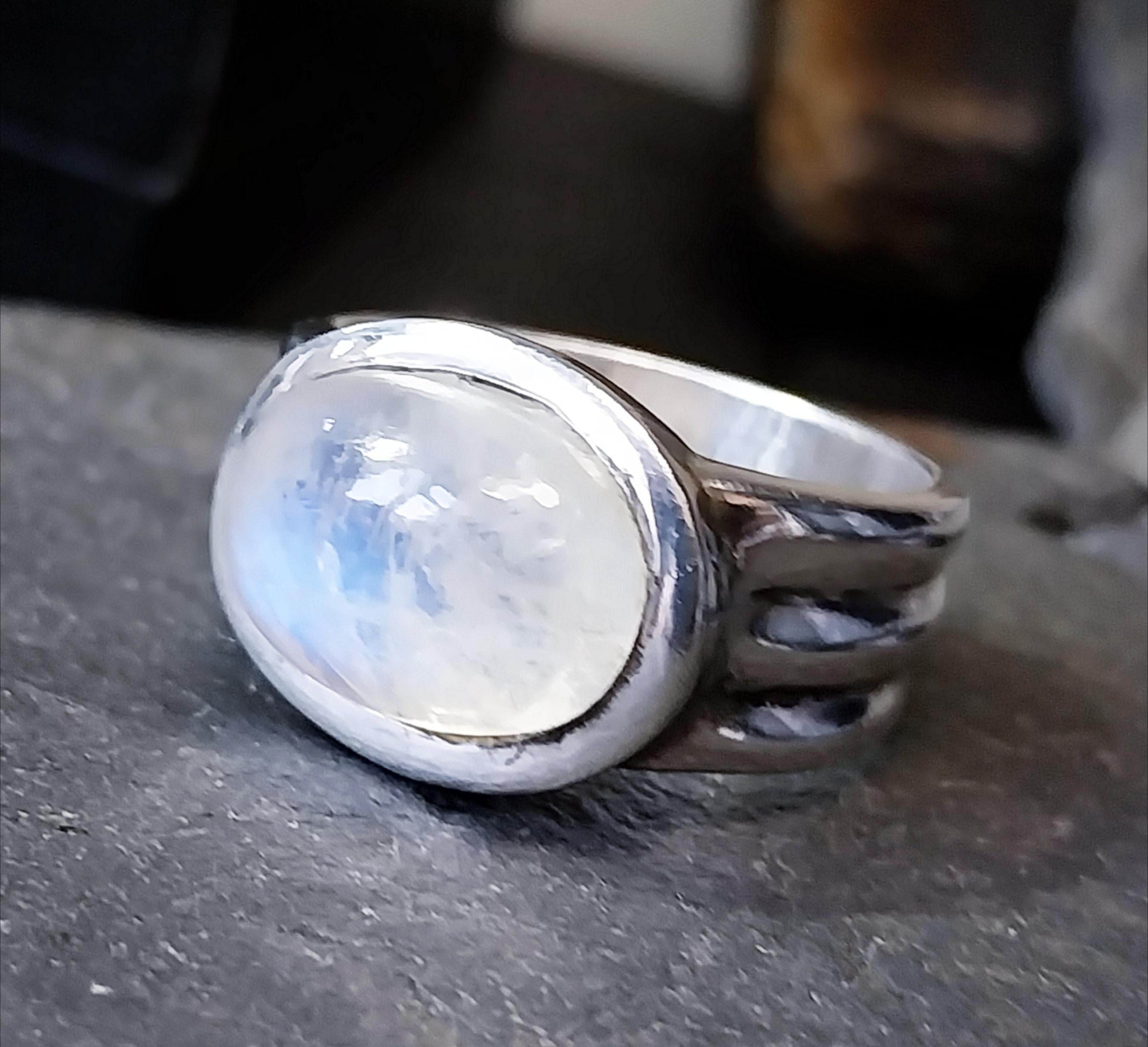 Large Vintage SILVER MOONSTONE RING - Ethereal - uk size O (7) - 10.6g