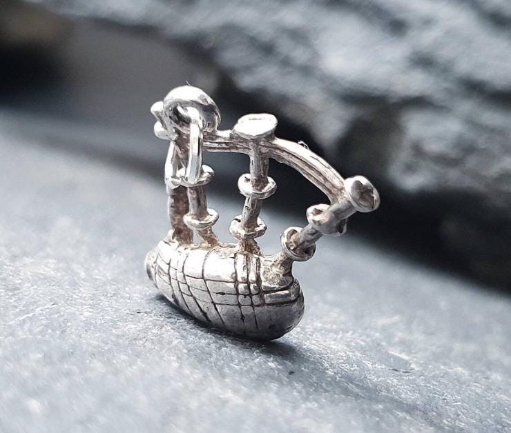 Vintage SILVER SCOTTISH BAGPIPES Charm - for Bracelet - 2.1g