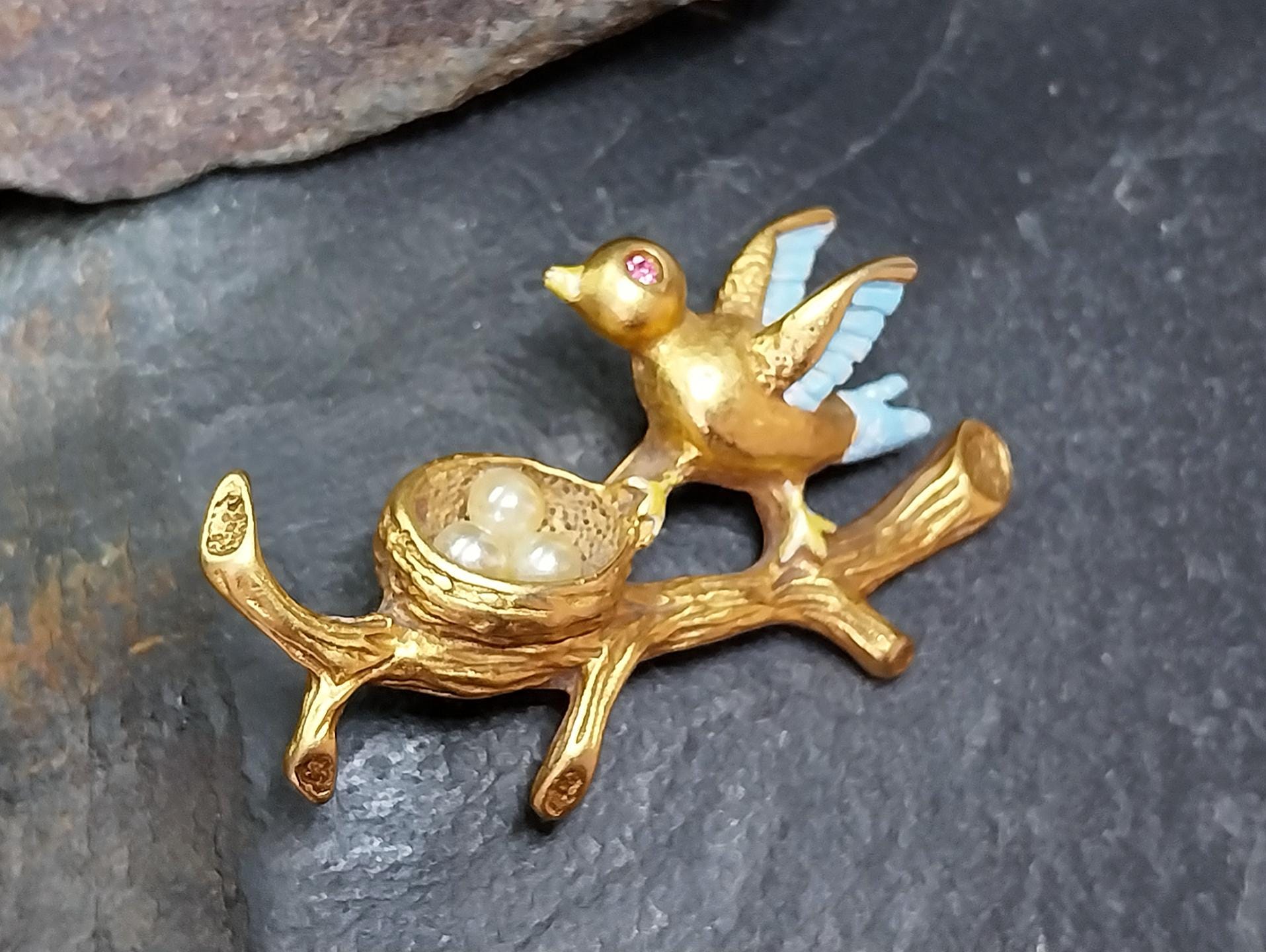 BUTLER & WILSON Bird Nest Brooch, Swallow with Pearl Eggs - 11.9g