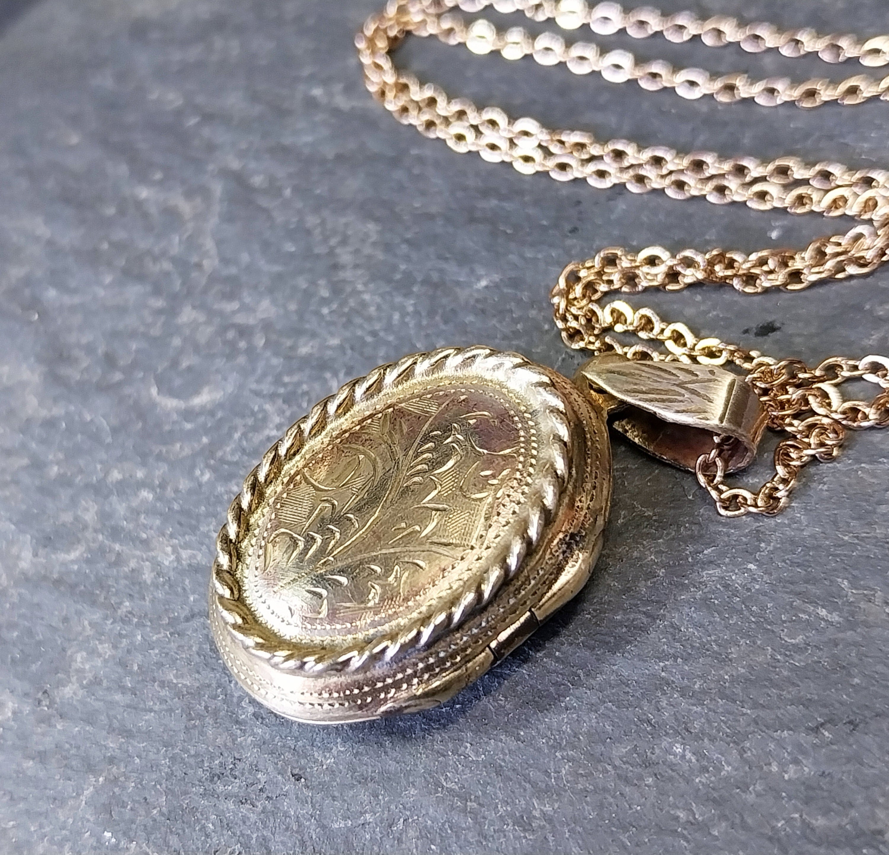 ANTIQUE Oval Wide LOCKET  - Pinchbeck Gilt on 18" Chain - 8.4g