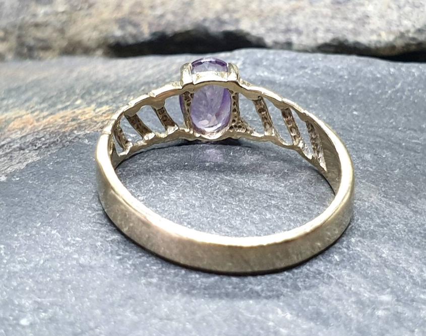 9ct GOLD AMETHYST Ring  - Size uk P (us 7.5) - 2g