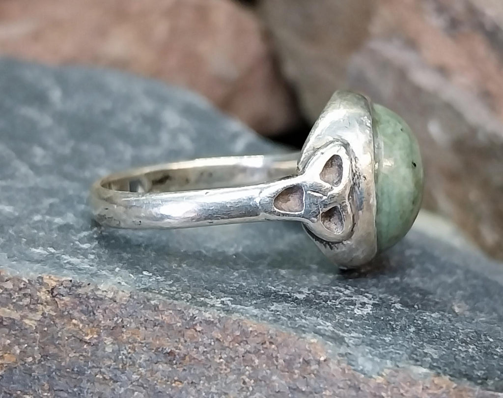 VINTAGE St Silver RING - with Connemara Marble - Size Q (8) - 5g