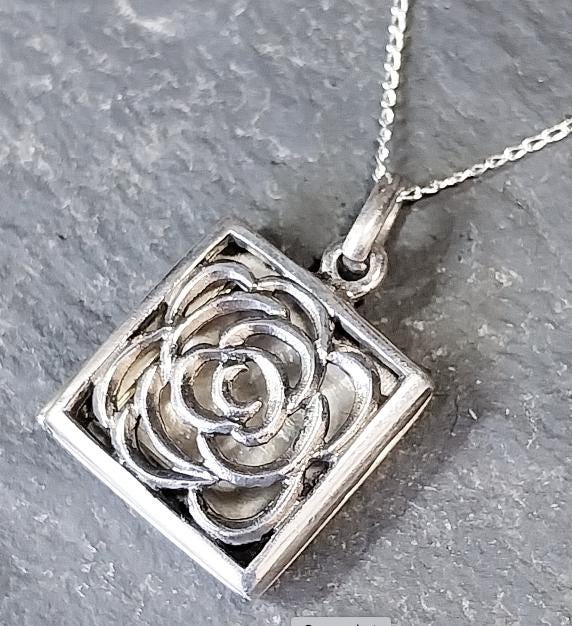 Vtg Sterling SILVER Rose Locket necklace -  on 18" Chain - 5.4g
