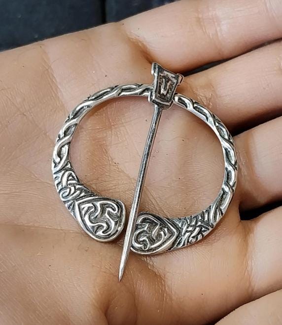 Robert Allison PENNANULAR BROOCH - Scottish Silver Shawl Pin c.1952 - 9.9g