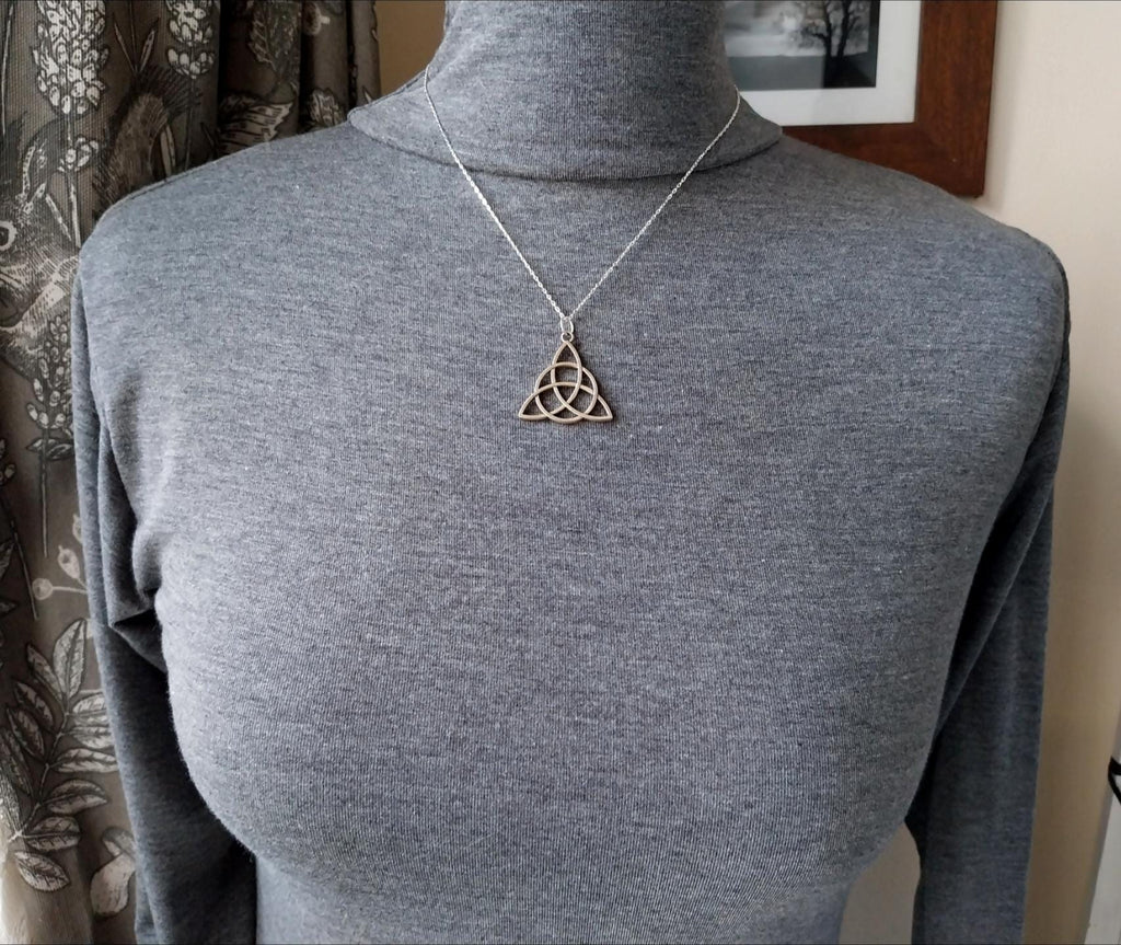 Sterling Silver CELTIC Triquetra Pendant Necklace on 18" Chain - 3.5g