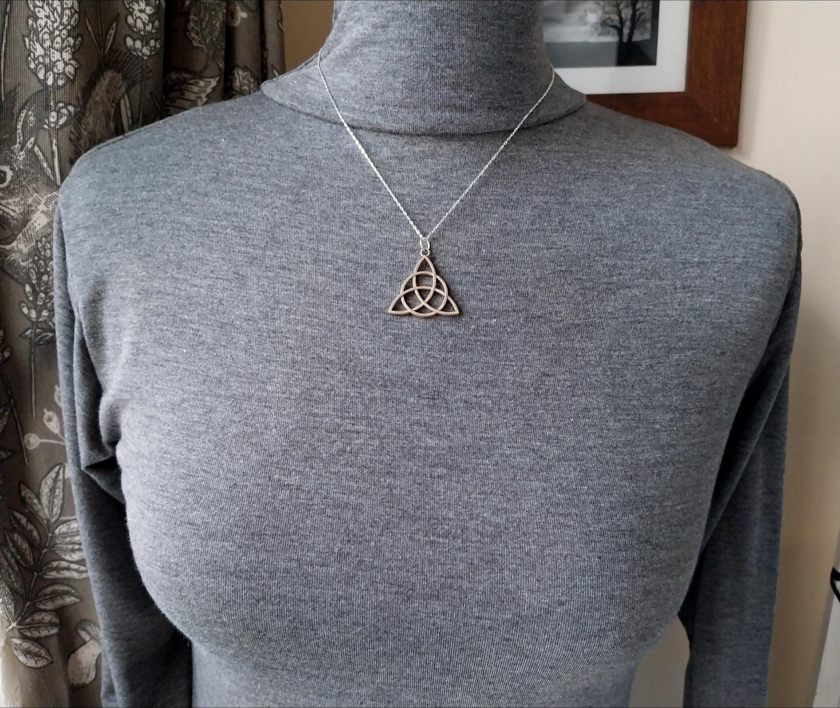 Sterling Silver CELTIC Triquetra Pendant Necklace on 18" Chain - 3.5g