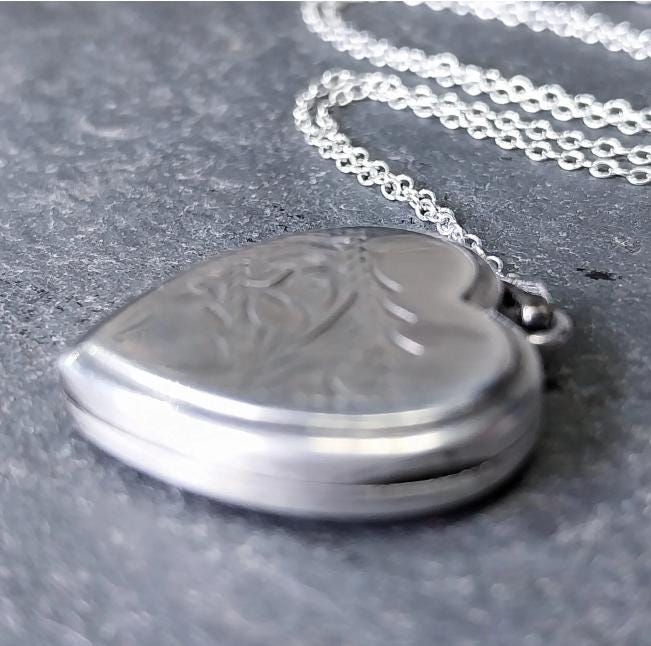 Vintage Sterling Silver HEART LOCKET - on 18" Chain - 4.5g