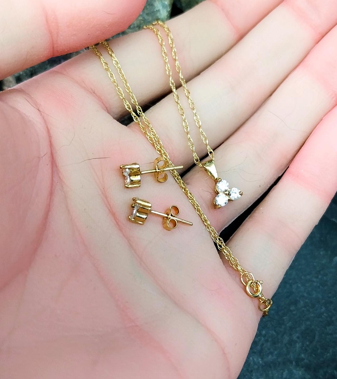 Vintage 9ct GOLD Shamrock Clover Pendant Necklace & Earrings - 2.5g