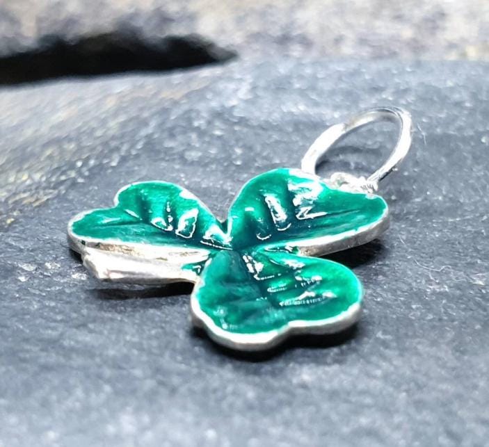 Silver CLOVER SHAMROCK Small CHARM with green enamel - Vintage  0.6g
