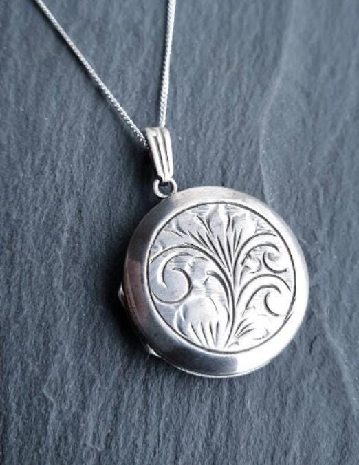 Vintage SILVER LOCKET Engraved Circular Design with 18" Chain - 5.2g