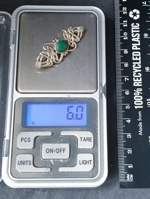 SILVER CELTIC Knot Brooch with Green malachite gemstone - 6g