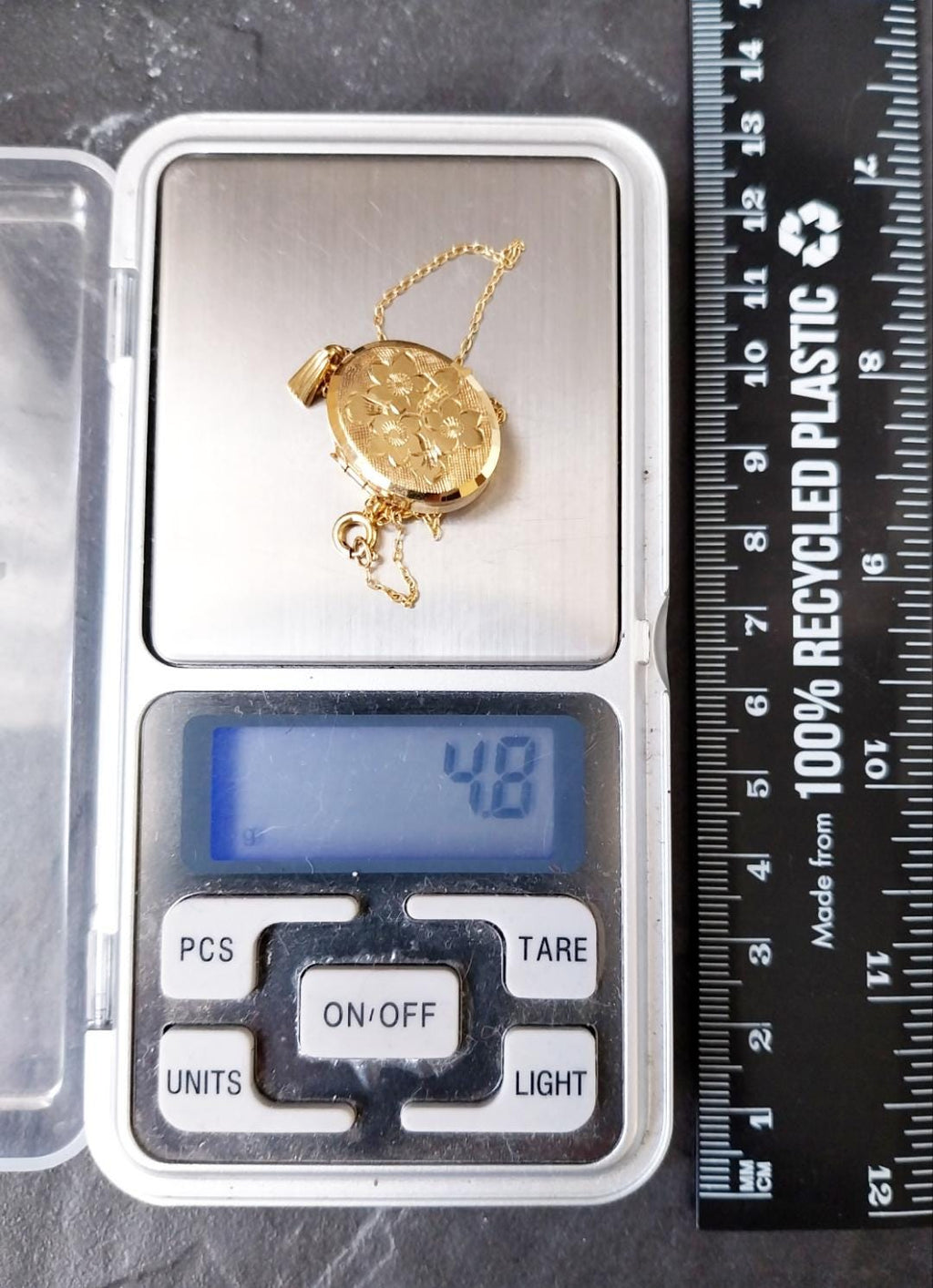 9ct Gold GEORG JENSEN Oval Locket - Three Flowers on 16" Chain - 4.8g