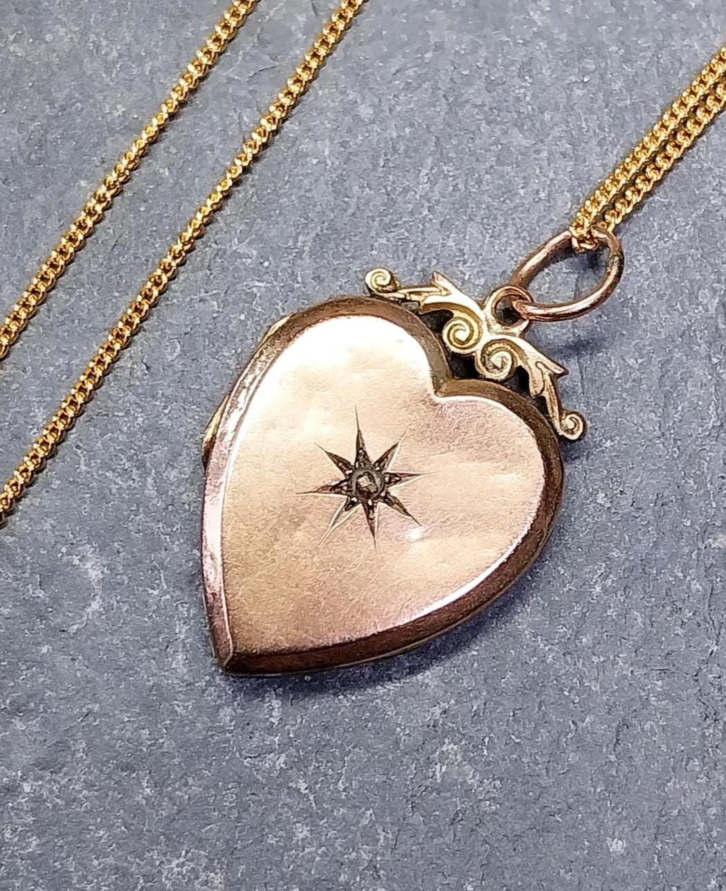 Antique 9ct Gold Heart Locket with clear diamond stone on 20" Chain  - 5g