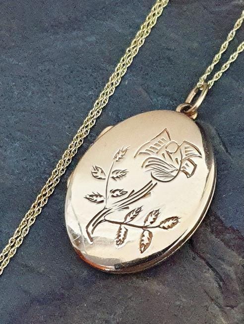 Beautiful vintage 9ct GOLD Single Rose Locket on 20" Chain - 6.7g