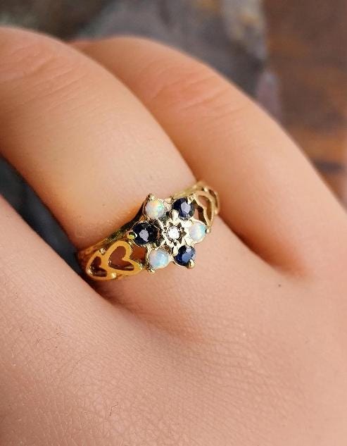 9ct GOLD Fire Opal & Sapphire Ring - Size uk L (us 6) - Hallmarked - 2.1g