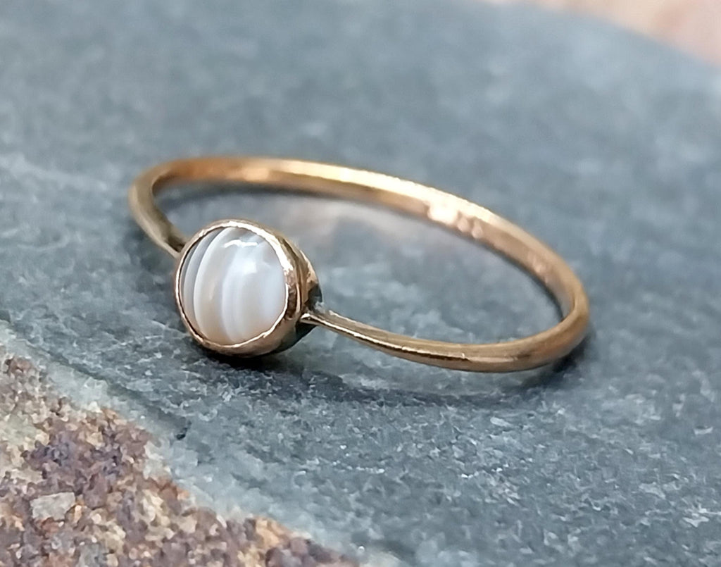 Antique Victorian 9ct Gold BANDED AGATE Ring - Size uk N (us 6.5) - 0.6g