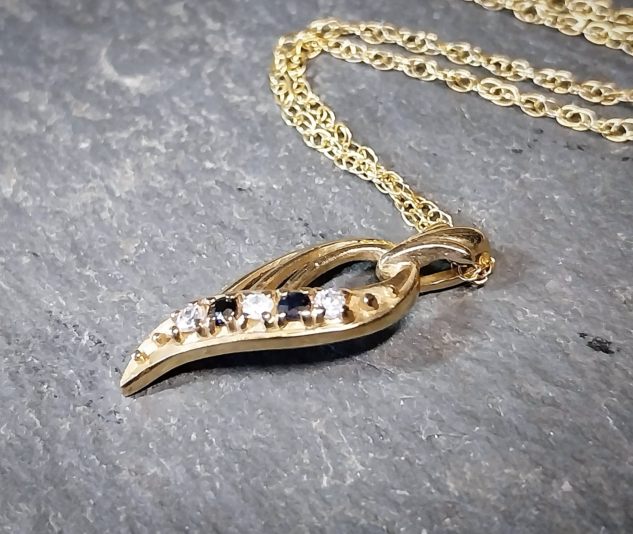 Vintage 9ct Gold Sapphire Pendant Necklace Leaf / Feather on 18" - 1.8g