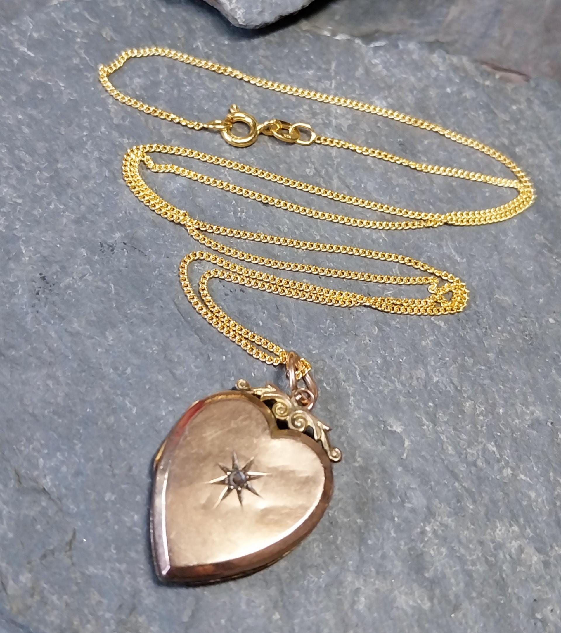 Antique 9ct Gold Heart Locket with clear diamond stone on 20" Chain  - 5g