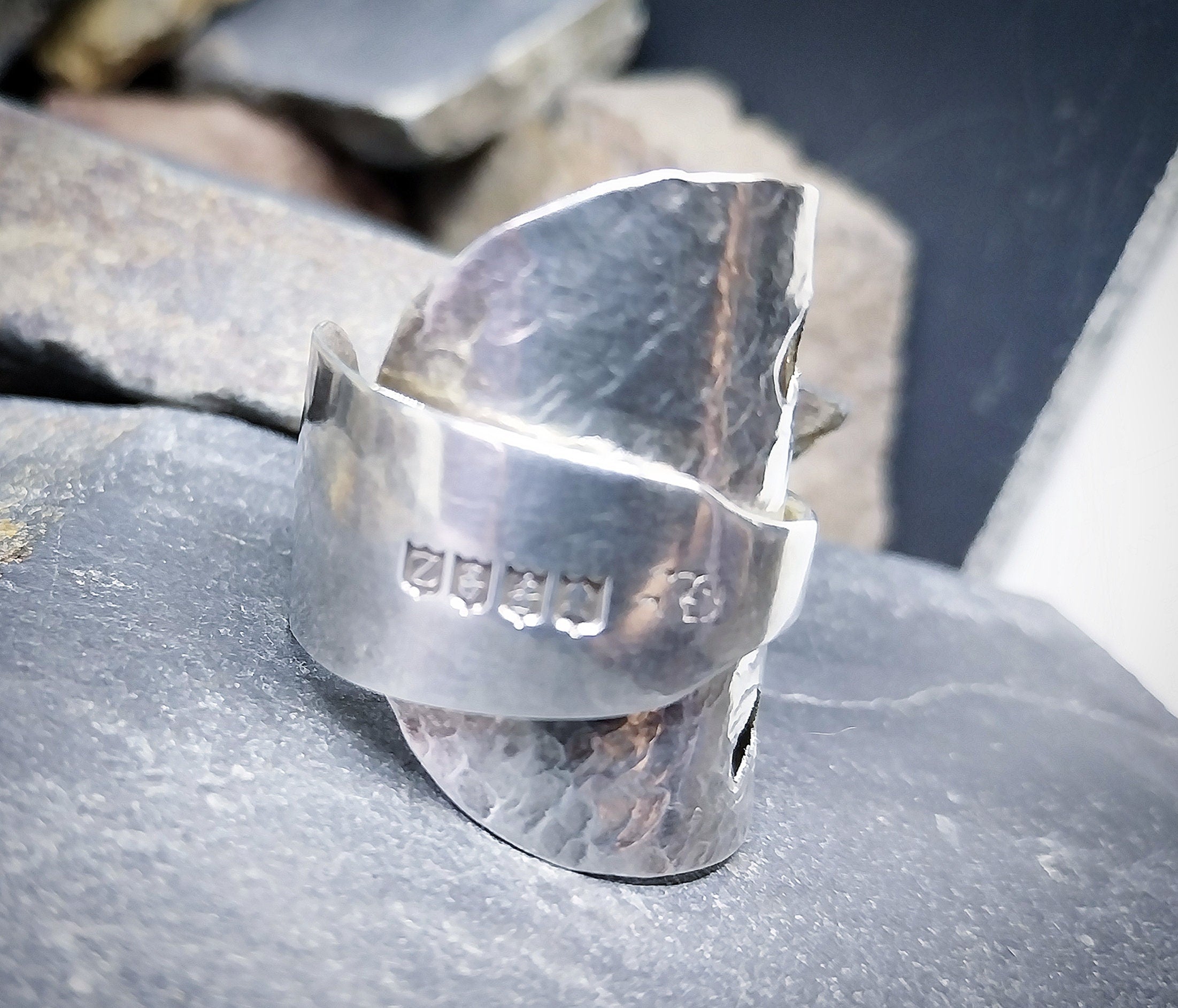 Huge SILVER RING with Dublin hallmarks - uk size T (us 9.5) - 13.9g