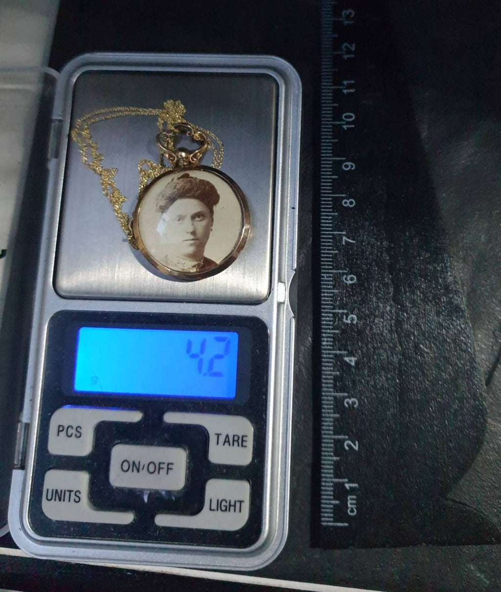 Victorian 9ct Gold Photo Locket Fob / Pendant on 20" chain - Circa 1887  - 4.2g