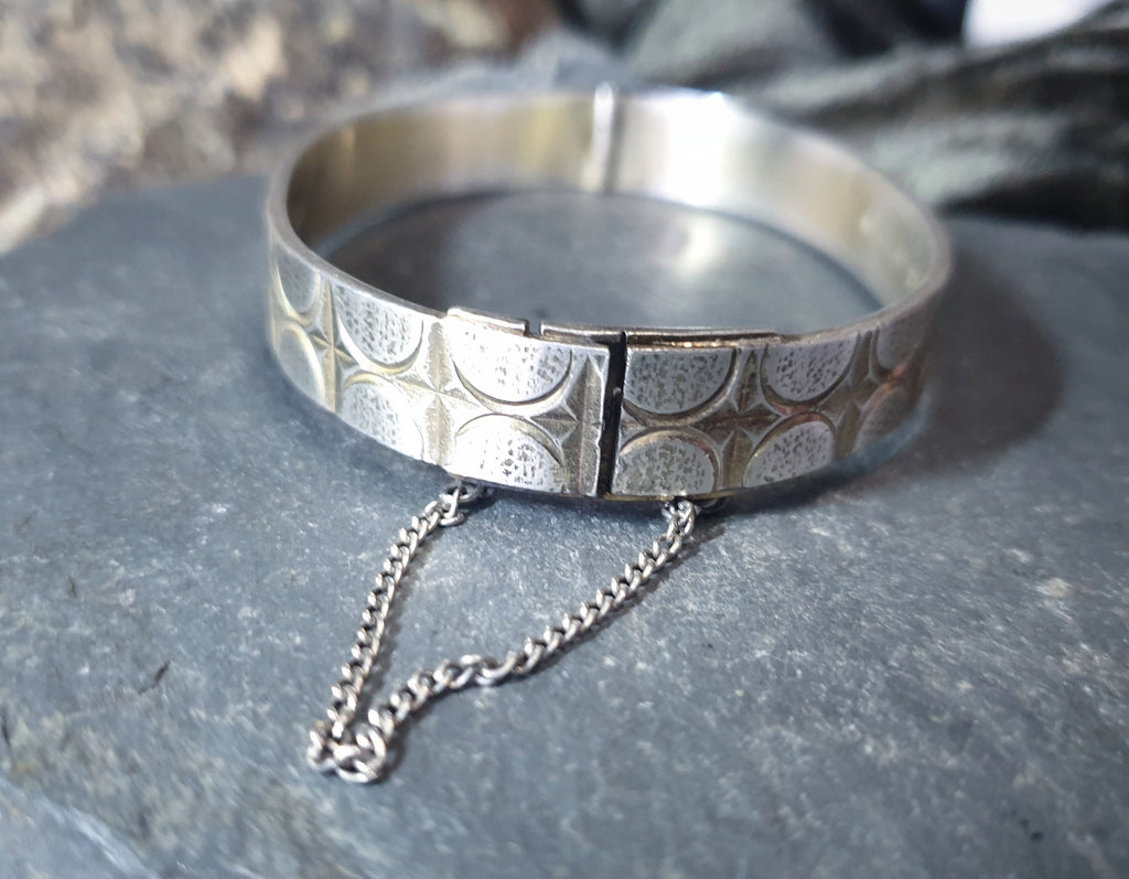 Vintage SILVER BANGLE Bracelet - circles Design - 28.2g