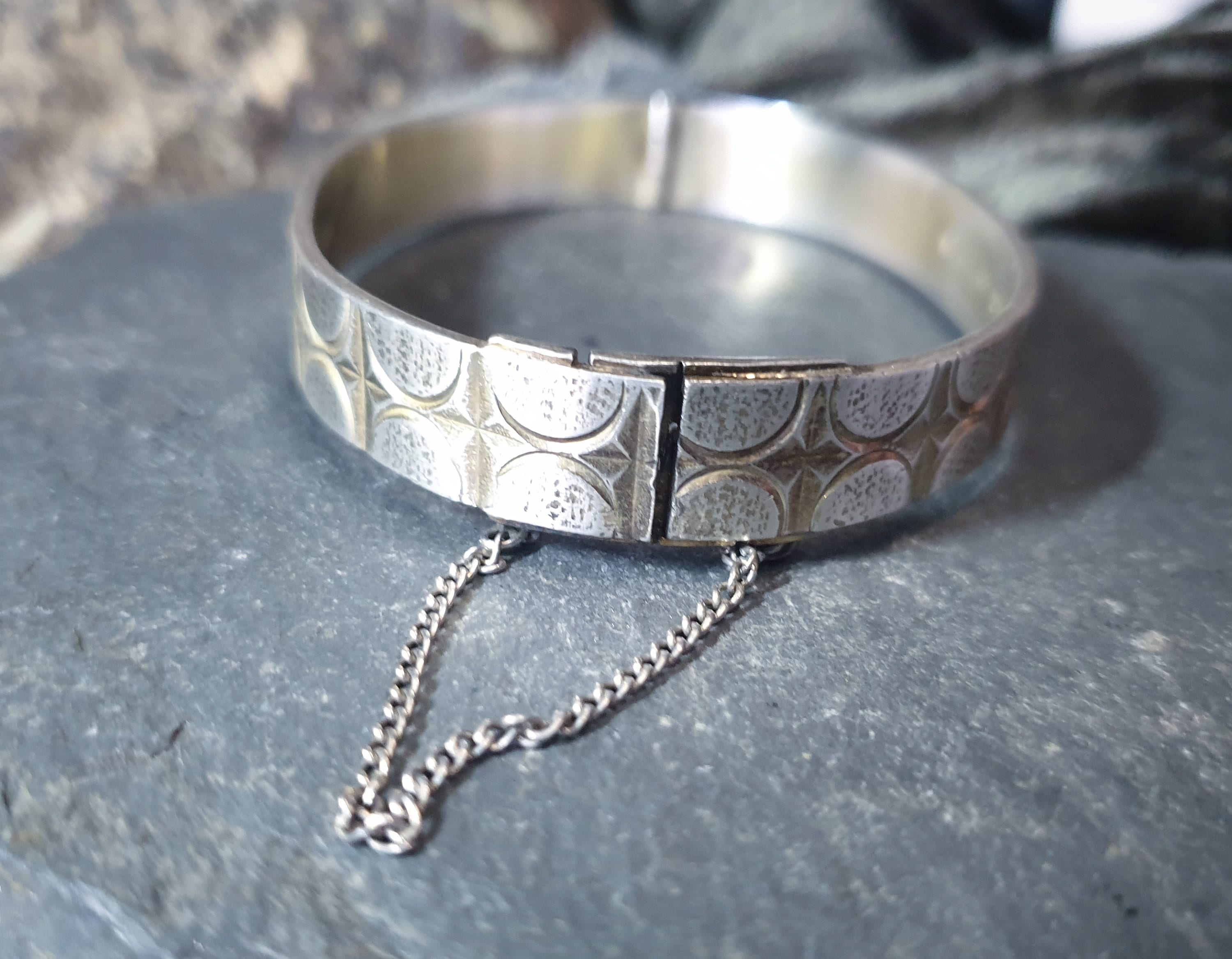 Vintage SILVER BANGLE Bracelet - circles Design - 28.2g