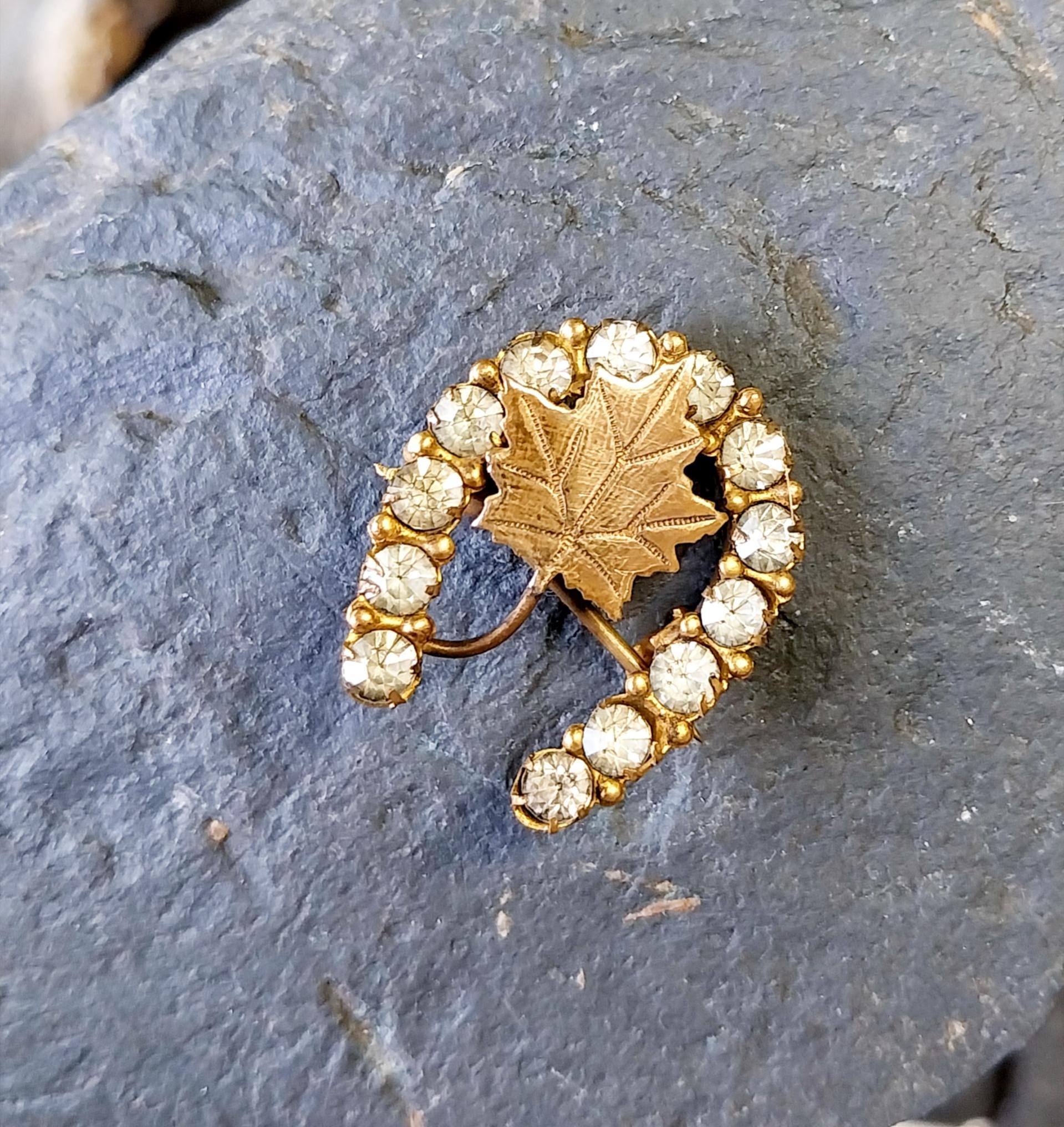 Antique HORSESHOE BROOCH - 9ct Gold Maple Leaf with Paste Stones 3.5g