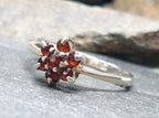 SILVER RING with Garnet Cluster, hallmarked 1977 - uk size N (us 6.5) - 6.4g