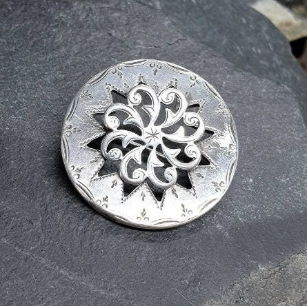 ANTIQUE SILVER BROOCH - Moving centre Spiral Star - Victorian 5.3g