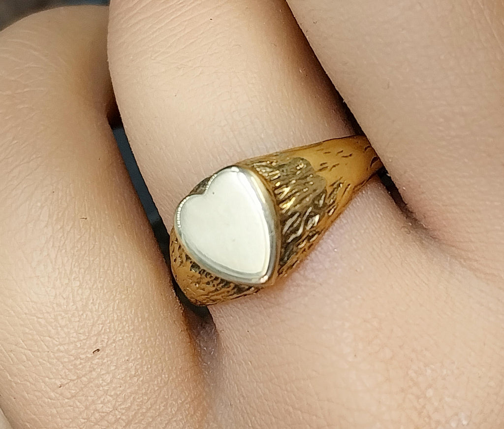 Vintage 9ct GOLD Heart Signet Ring - Size uk S (us 9) - 3.5g