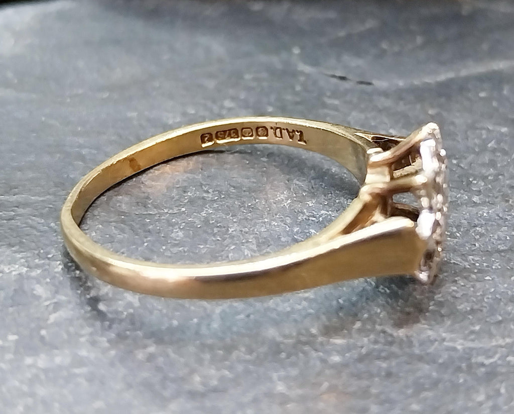 9ct GOLD DIAMOND Star Ring - Size uk M 1/2 (us 6.5) Hallmarked - 2.1g