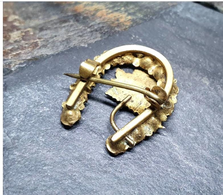 Antique HORSESHOE BROOCH - 9ct Gold Maple Leaf with Paste Stones 3.5g
