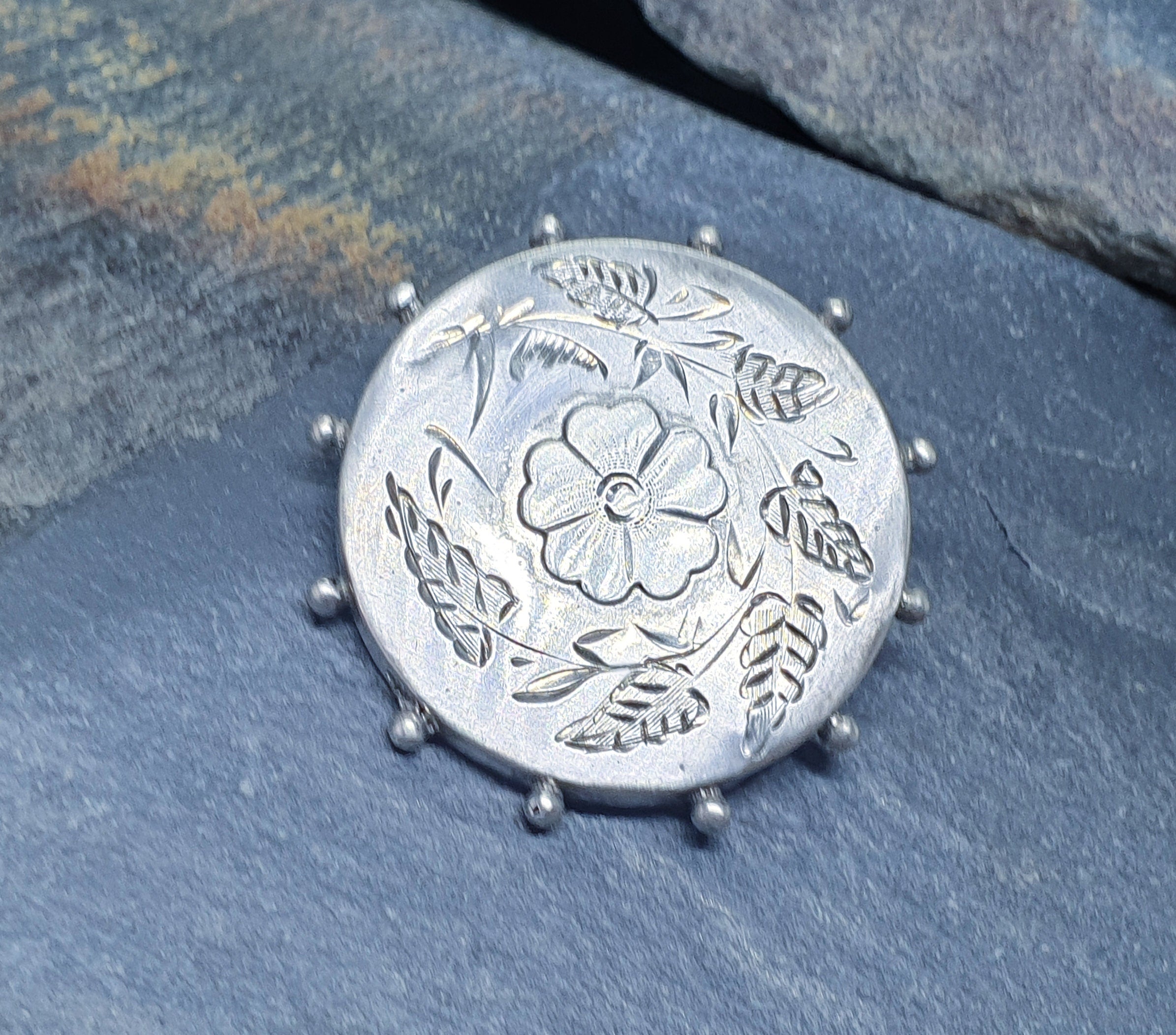 Victorian Sterling Silver Circular Brooch  - Shield Button c. 1888  - 2.9g