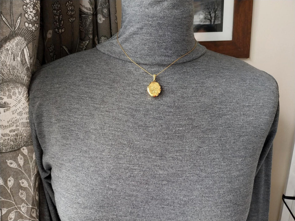 9ct Gold GEORG JENSEN Oval Locket - Three Flowers on 16" Chain - 4.8g