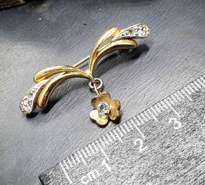 Vintage Three Leaf Clover Brooch -  with Pale Blue Stone - 4.8g