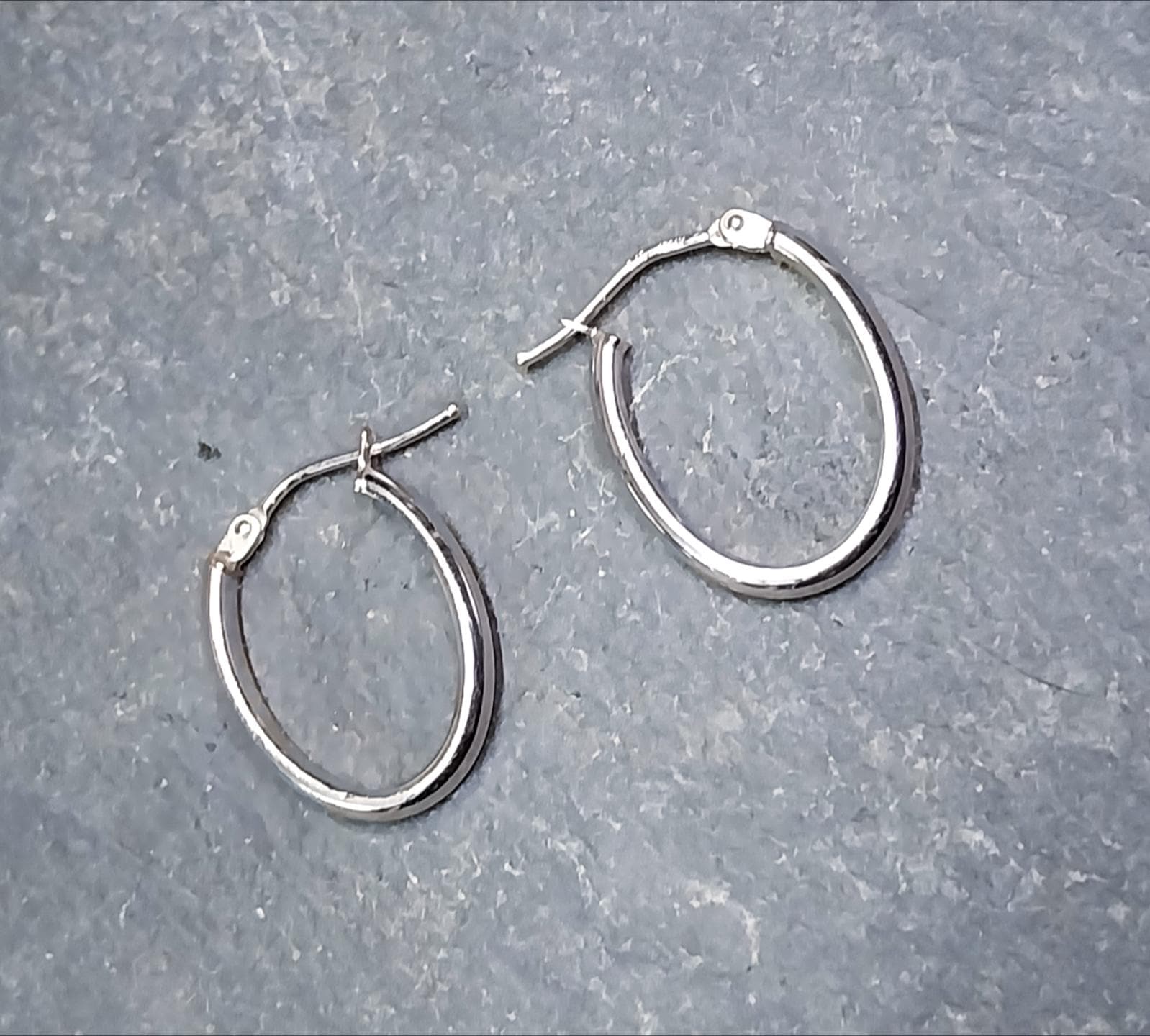 Vintage 9ct White Gold Medium HOOP EARRINGS - 20mm  - 1.2g